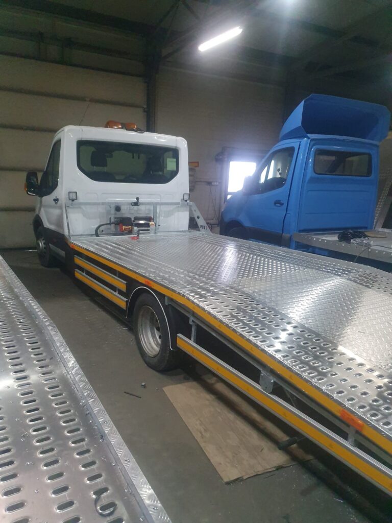 autolaweta podczas produkcji w warsztacie